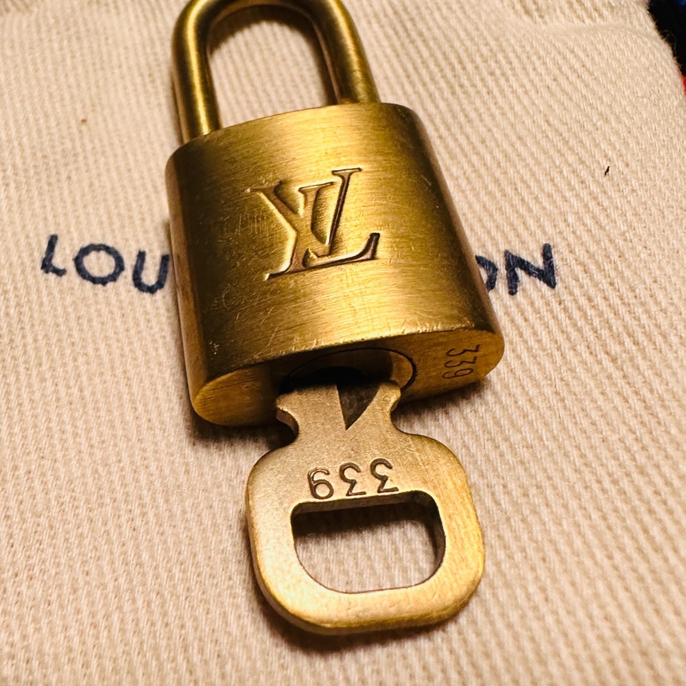 Louis Vuitton 1 padlock and 1 key with dust bag #339 - Picture 3 of 7